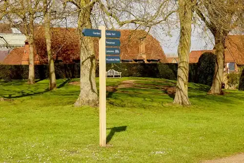 Hatfield House 01 (2)